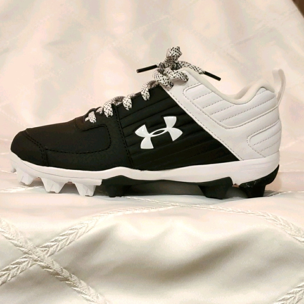 UA Baseball Softball Cleats